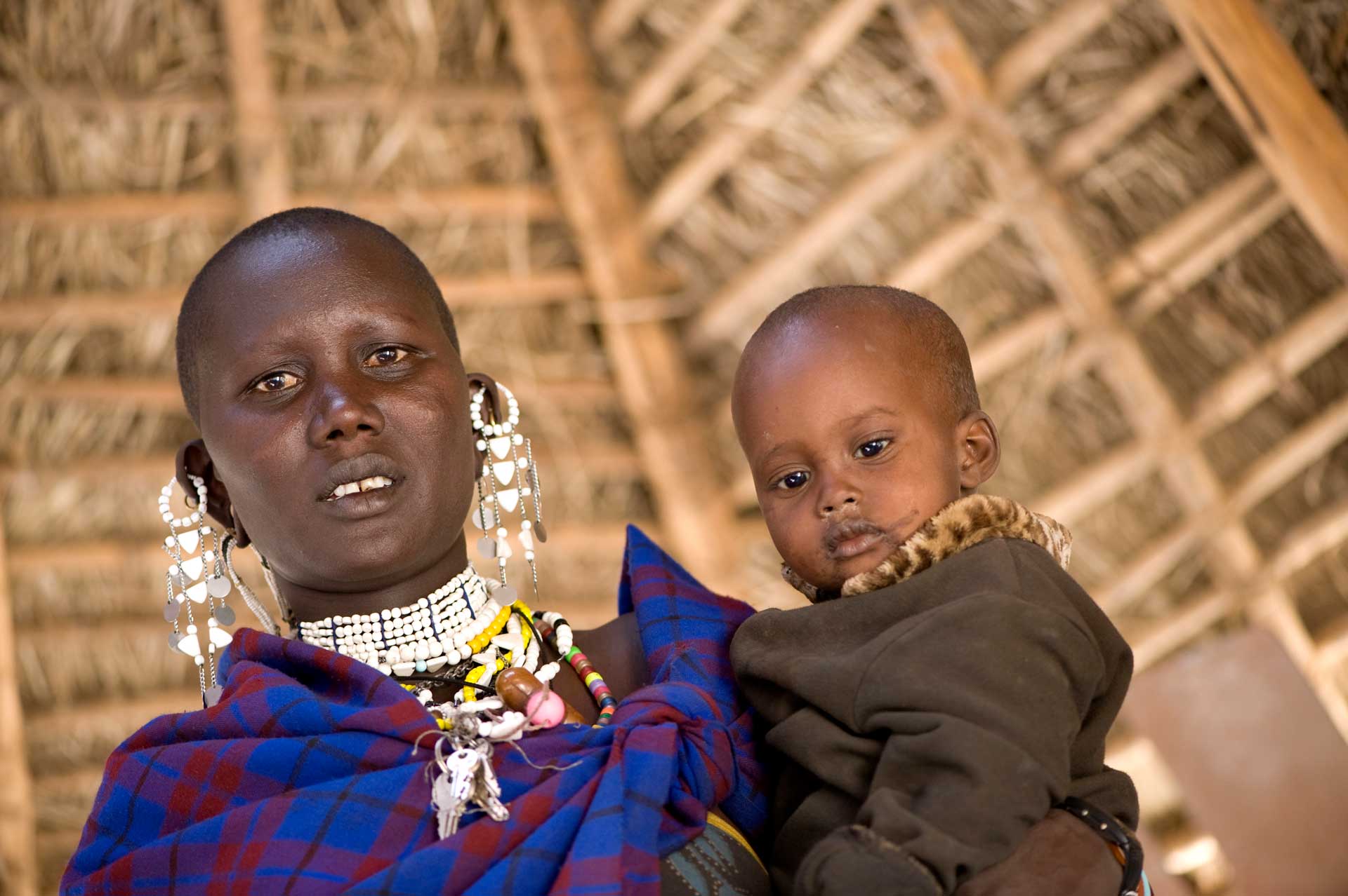 portrait-of-a-masai-mother-and-his-son-PGJXTQJ.jpg